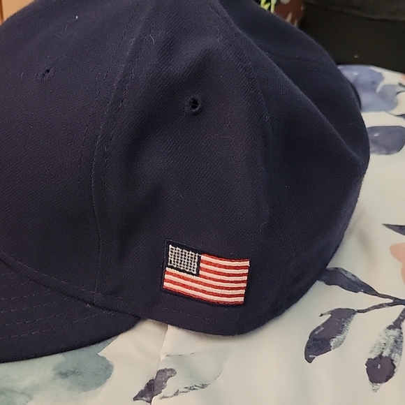 Fitted hat - Picture 2 of 3